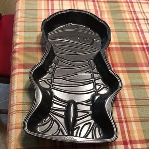 Wilton Mummy Cake Pan
